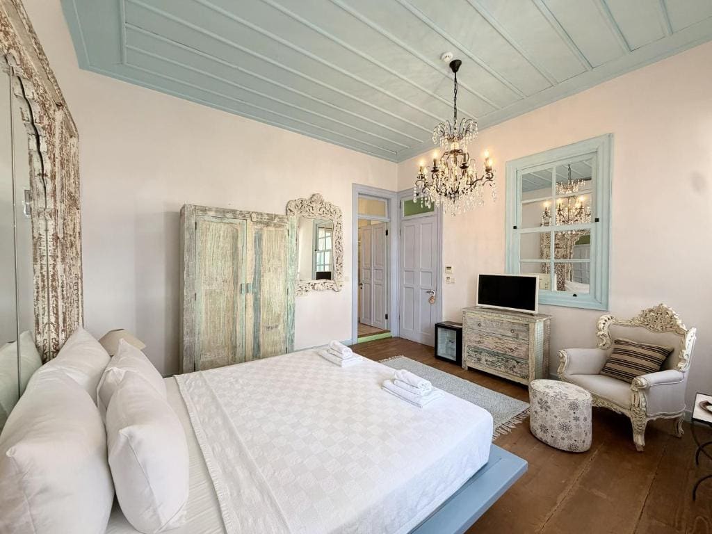 Double Room with Sea View room - Image 3