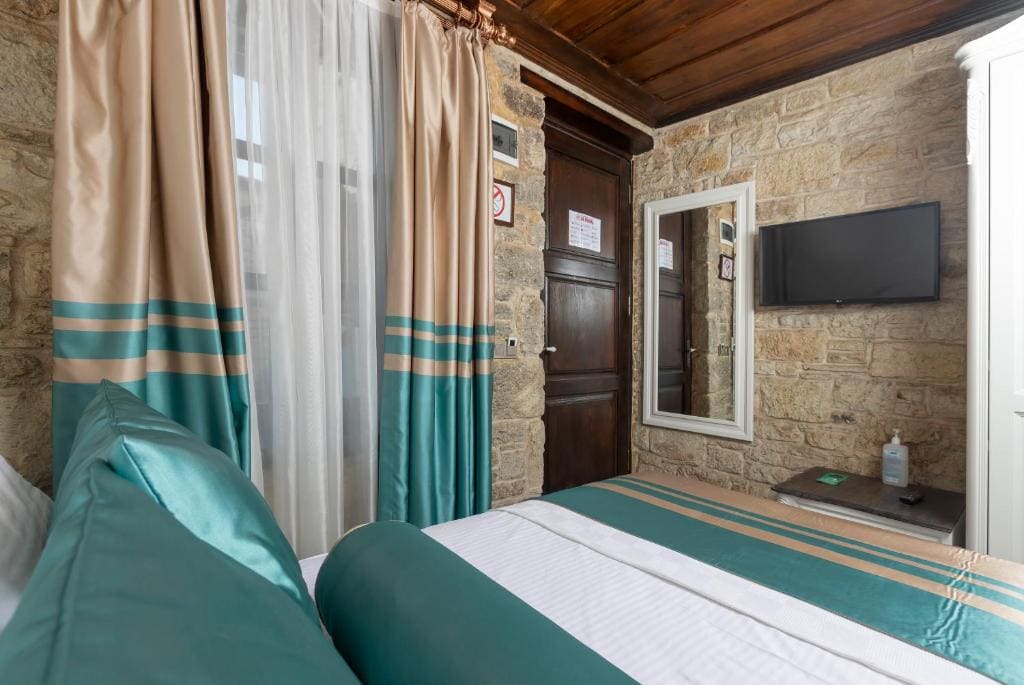 Small Double Room room - Image 1