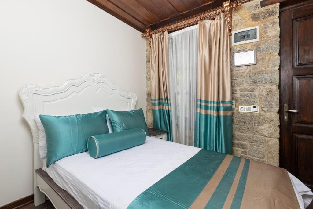 Small Double Room room - Image 2