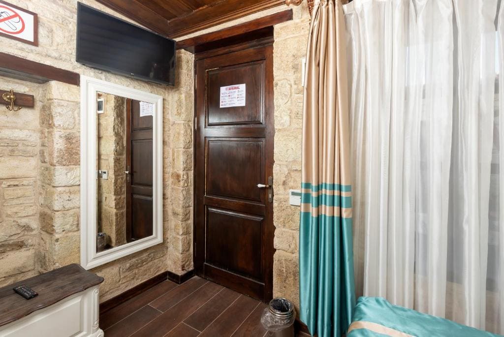 Small Single Room room - Image 2