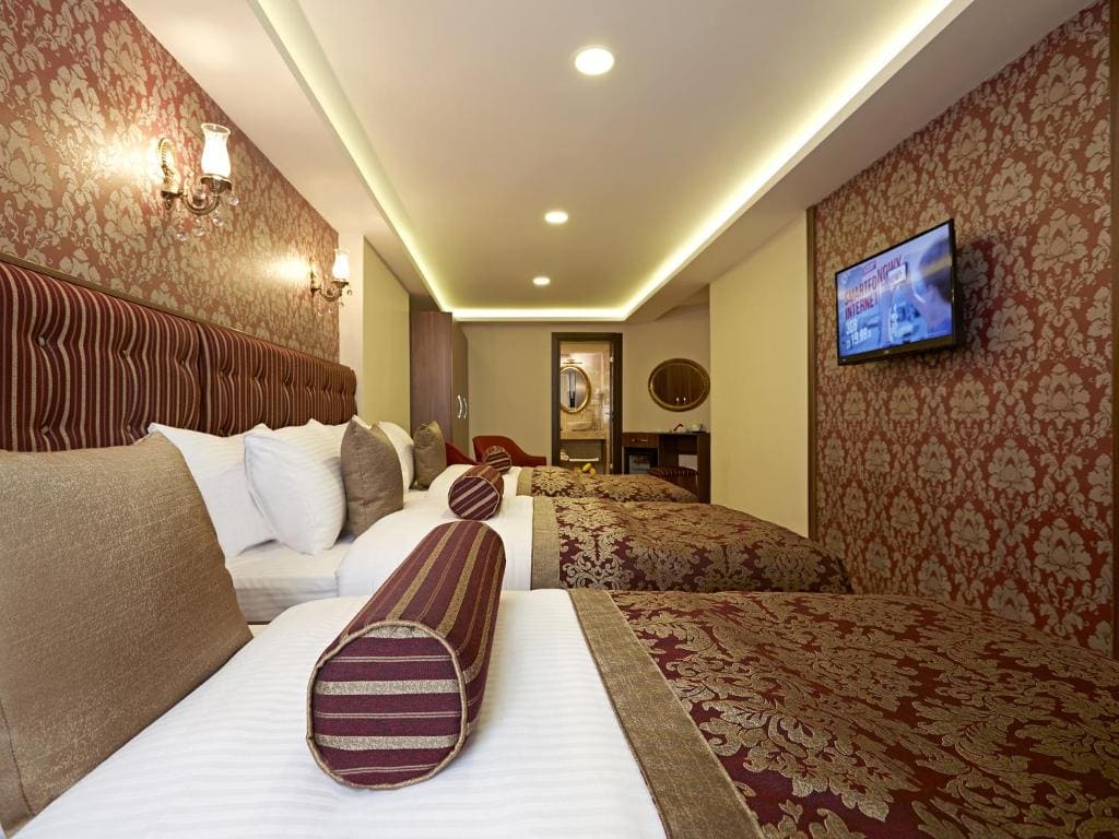 Deluxe Triple Room room - Image 2