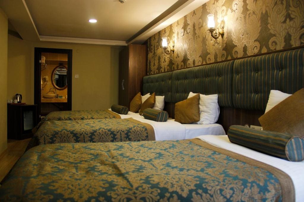 Standard Quadruple Room room - Image 2