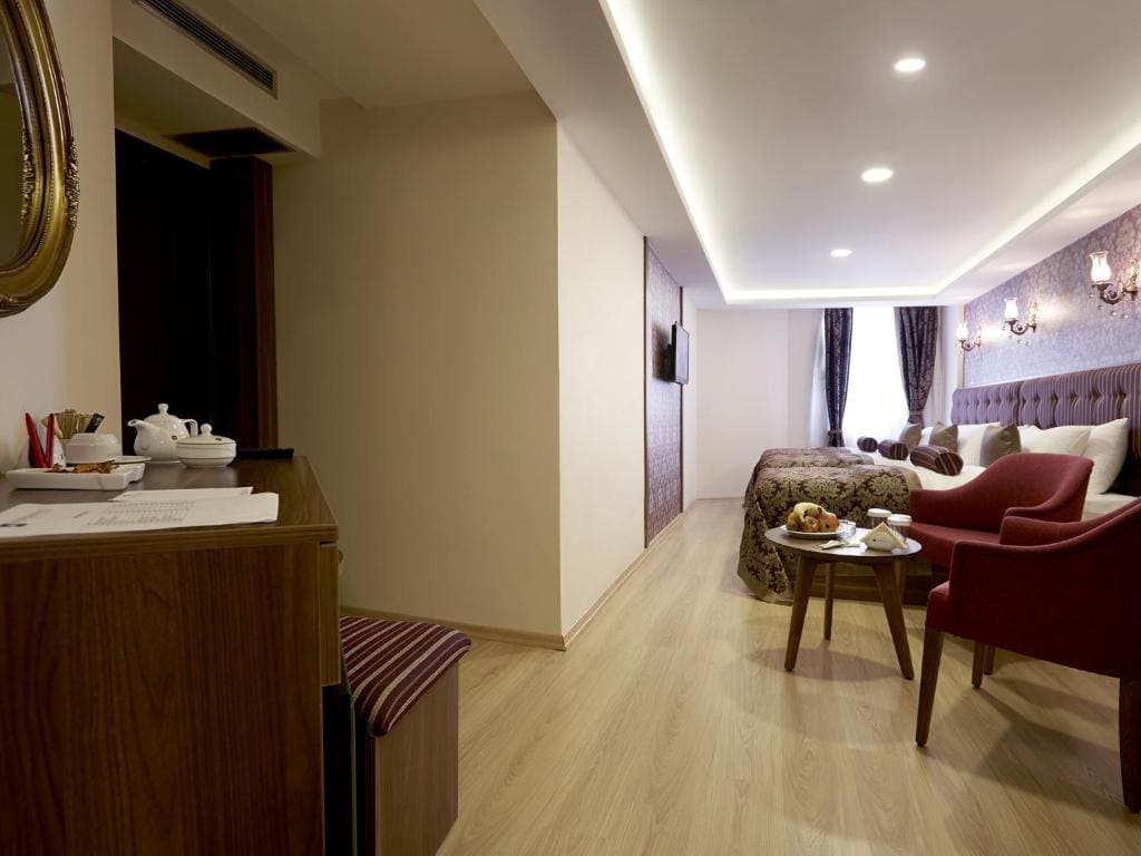 Deluxe Triple Room room - Image 1