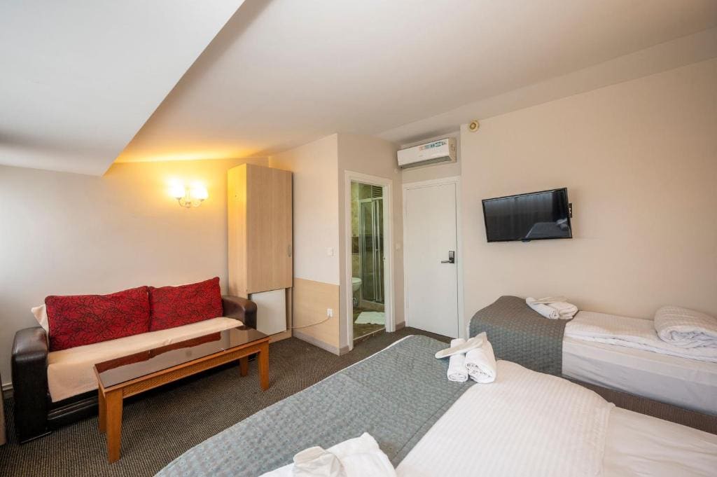 Standard Triple Room room - Image 1