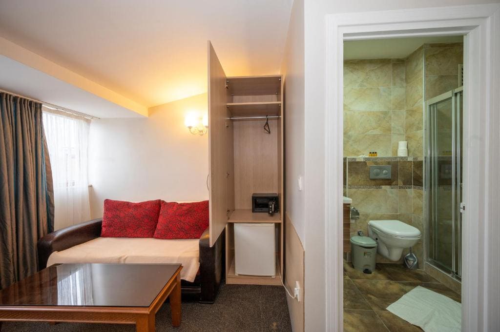 Standard Triple Room room - Image 2