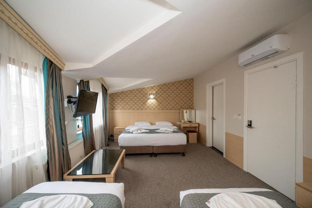 Standard Family Room room - Image 1
