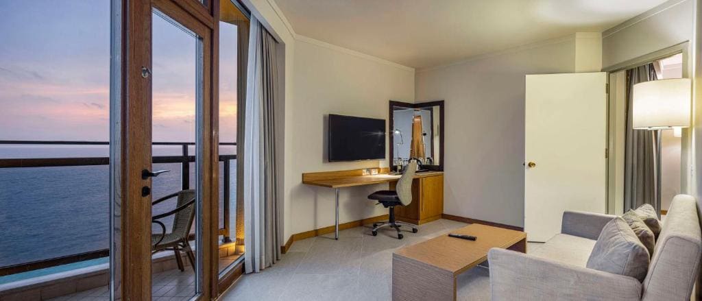 Deluxe Suite with Sea View room - Image 1
