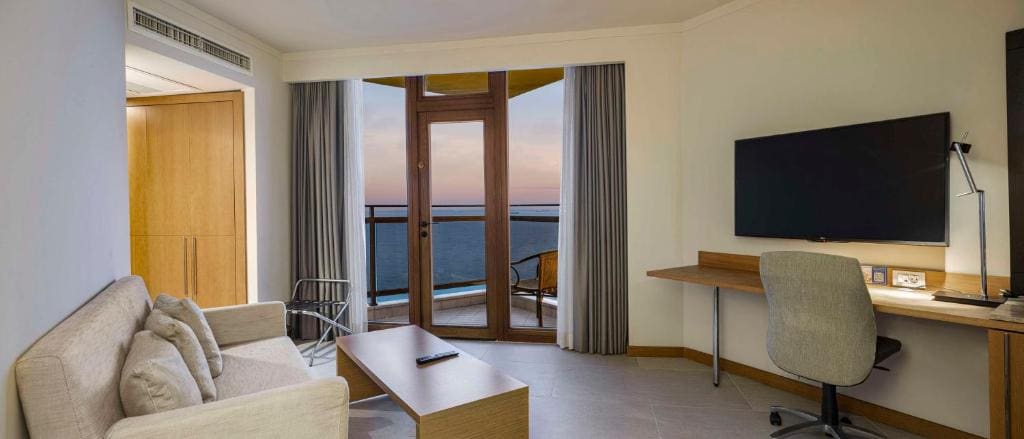 Deluxe Suite with Sea View room - Image 2
