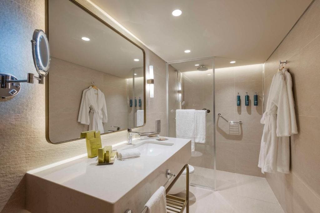 Deluxe Suite with Sea View room - Image 3