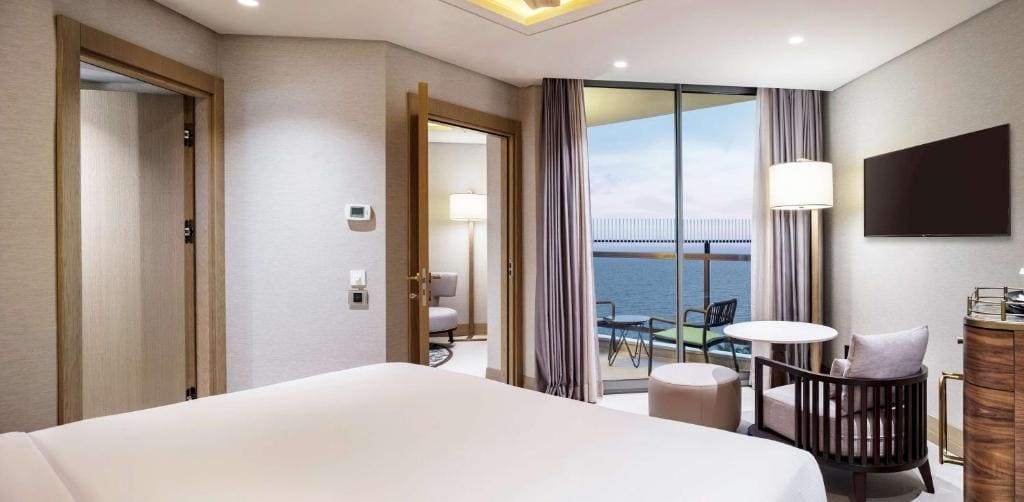 Executive Suite with Lounge Access room - Image 1