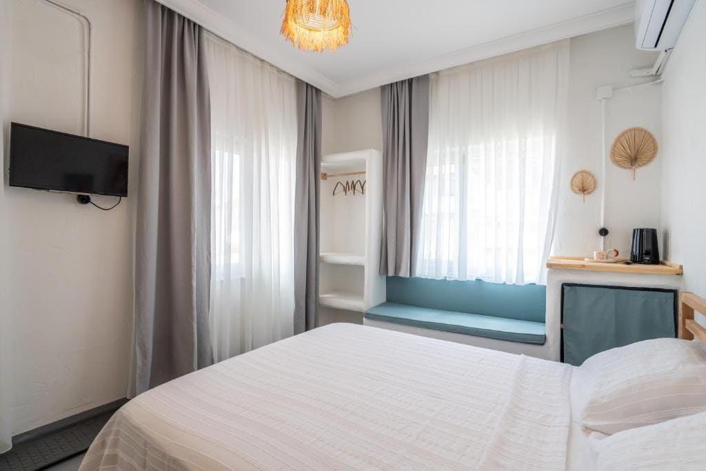 Double Room with Private Bathroom room - Image 2