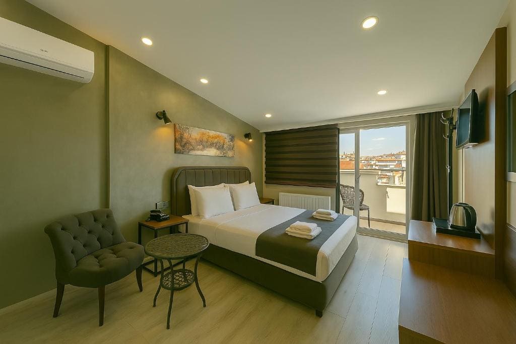 Double Room with Balcony room - Image 1