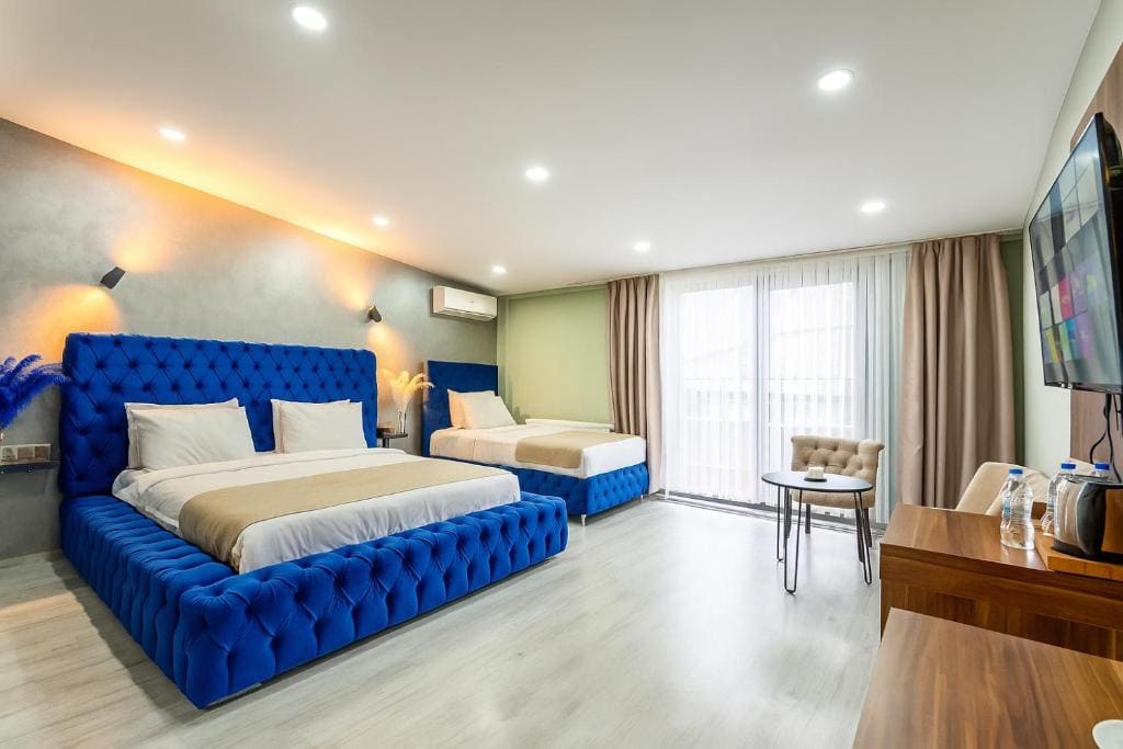 Triple Room with Balcony room - Image 1