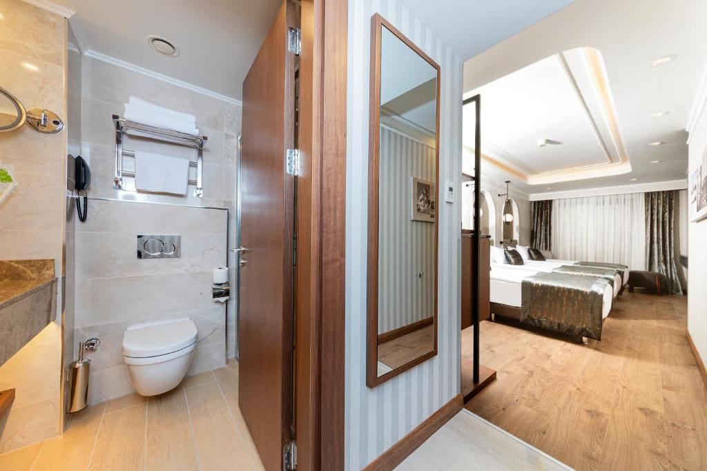 Basement Triple Room With Balcony room - Image 3