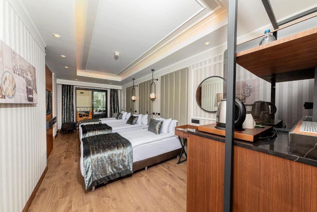 Basement Triple Room With Balcony room - Image 1