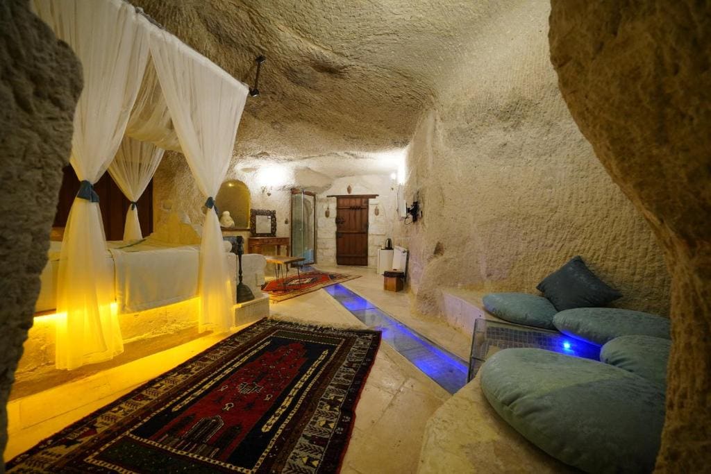 Suite with Private Pool room - Image 3