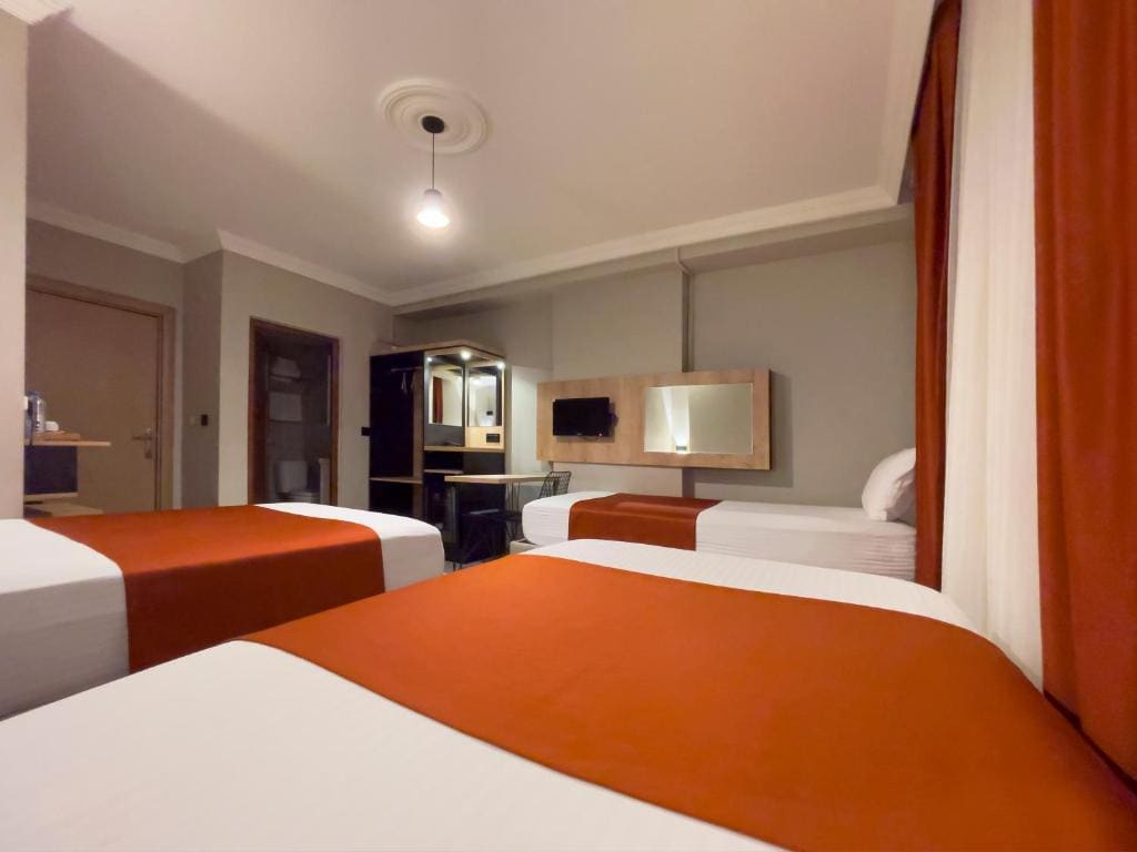 Triple Room with Private Bathroom room - Image 1
