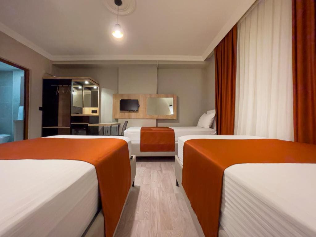 Triple Room with Private Bathroom room - Image 2