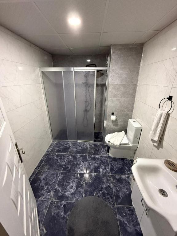 Standard Quadruple Room room - Image 3