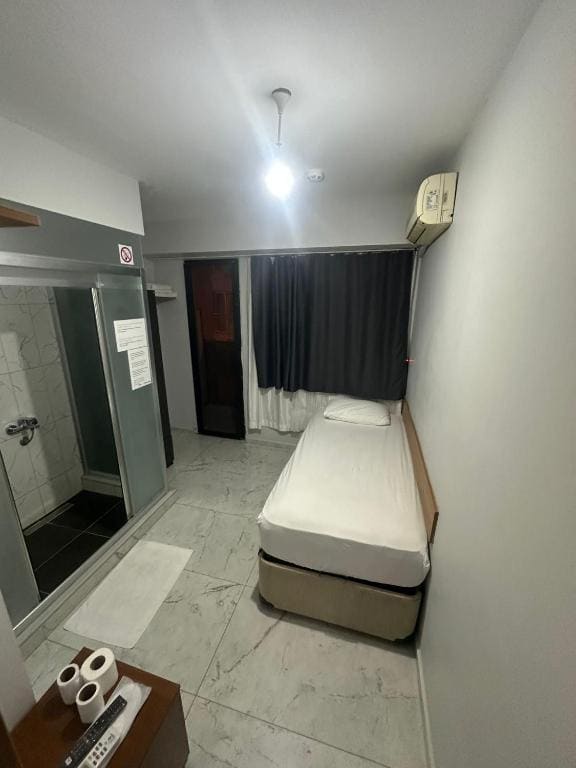 Deluxe Single Room with Balcony room - Image 3