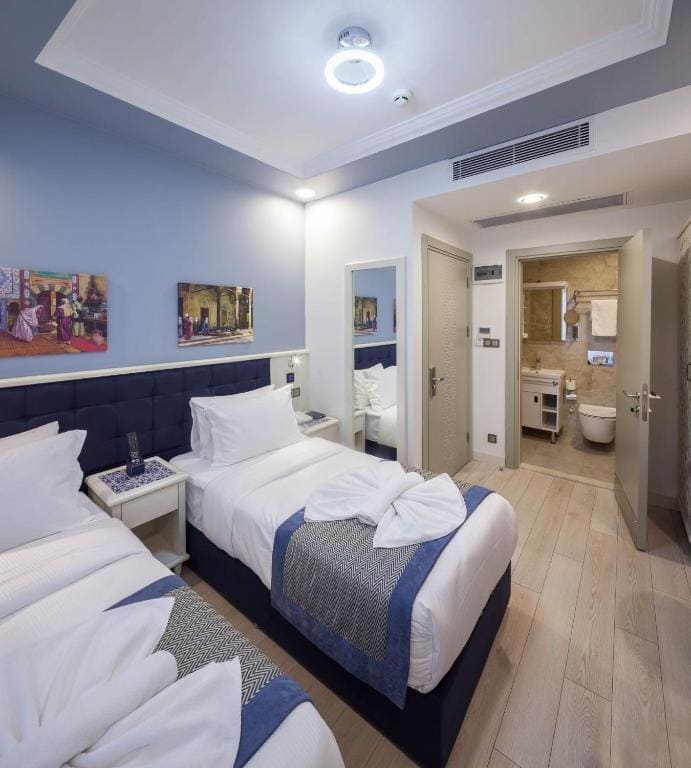 Standard Triple Room room - Image 2