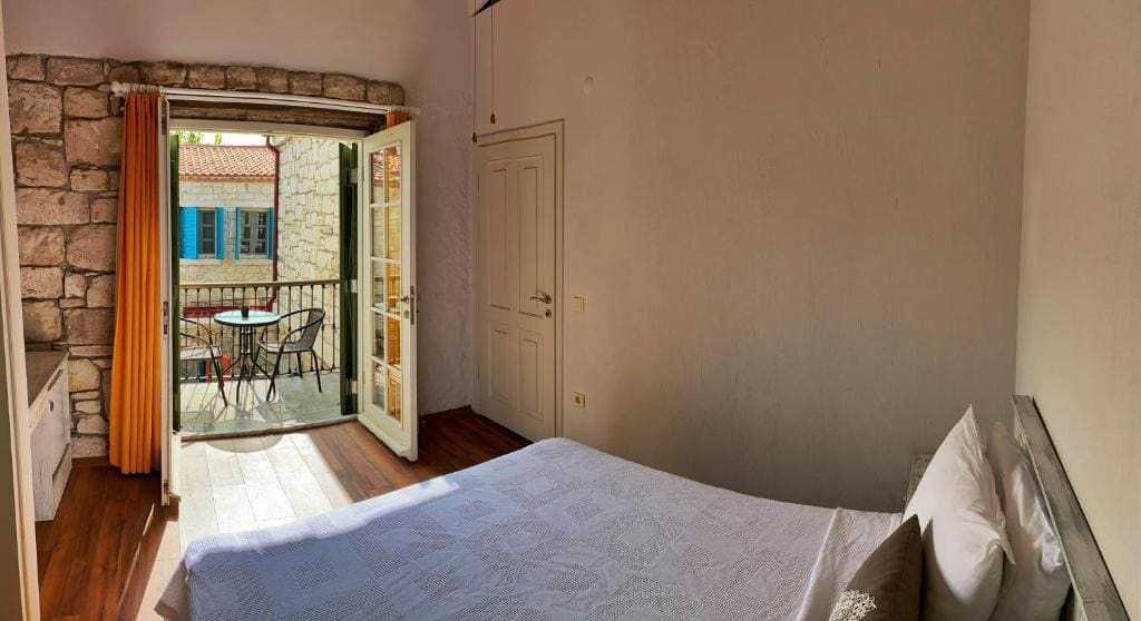 Deluxe Double Room with Balcony room - Image 1