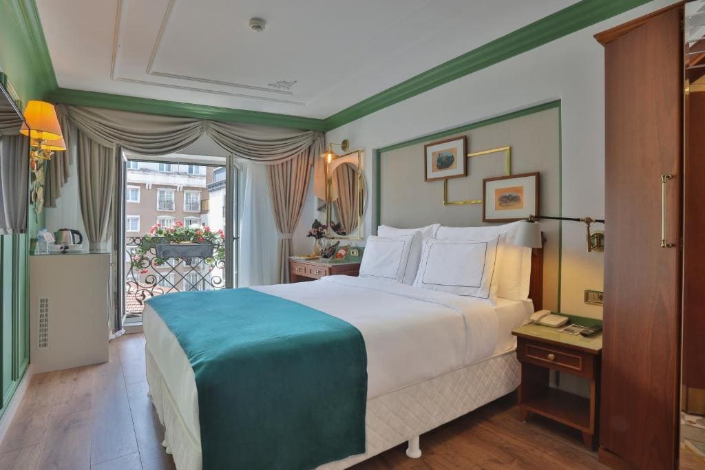 Superior Double or Twin Room room - Image 3