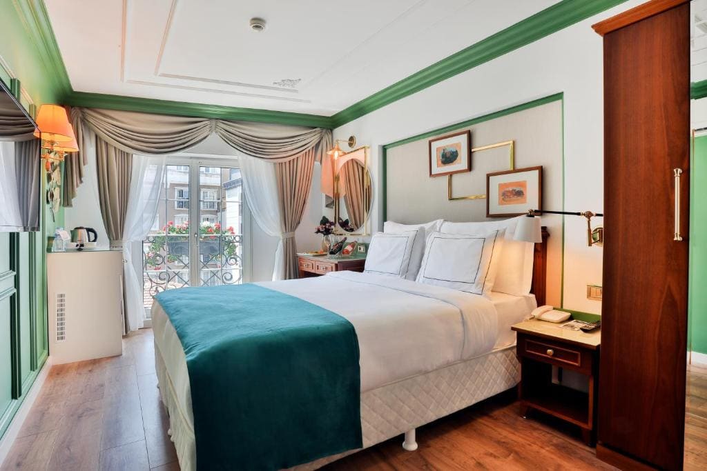 Superior Double or Twin Room room - Image 2