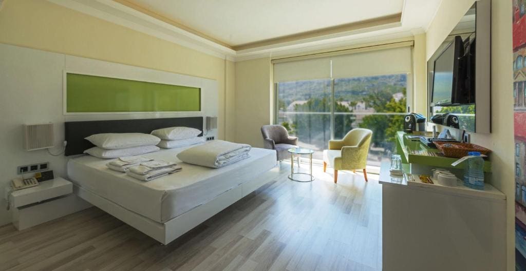 Room with Sea View room - Image 3