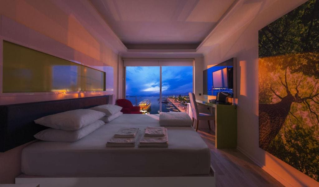 Superior Suite with Sea View room - Image 3