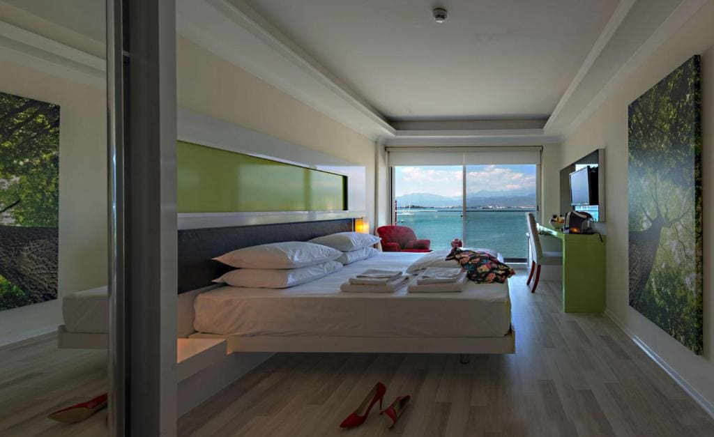 Superior Suite with Sea View room - Image 2