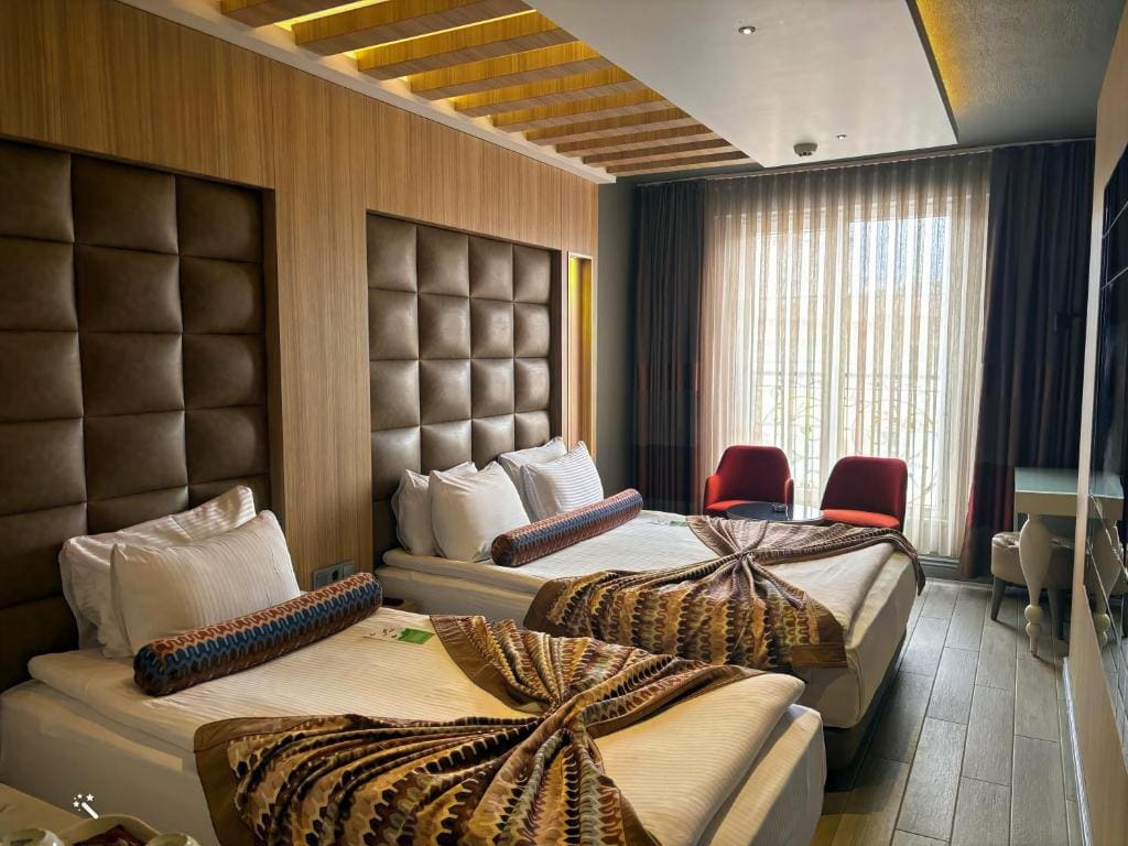 Deluxe Room room - Image 3