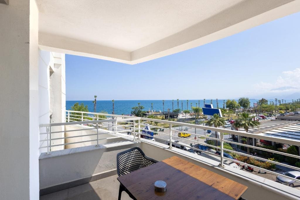 Deluxe Double Room with Side Sea View room - Image 1
