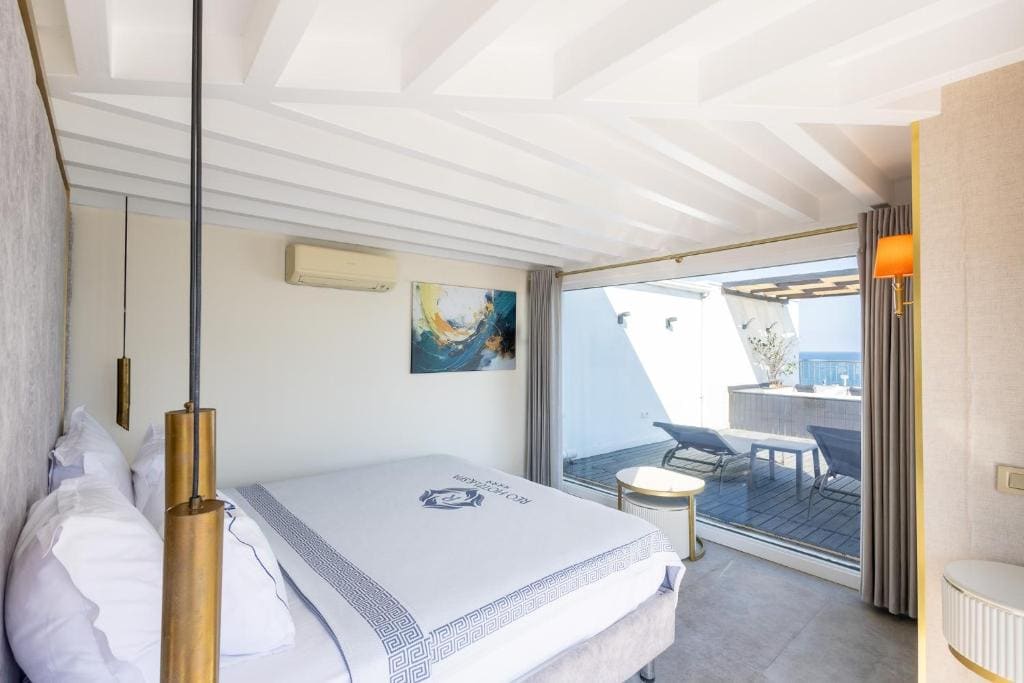 Deluxe King Suite room - Image 2
