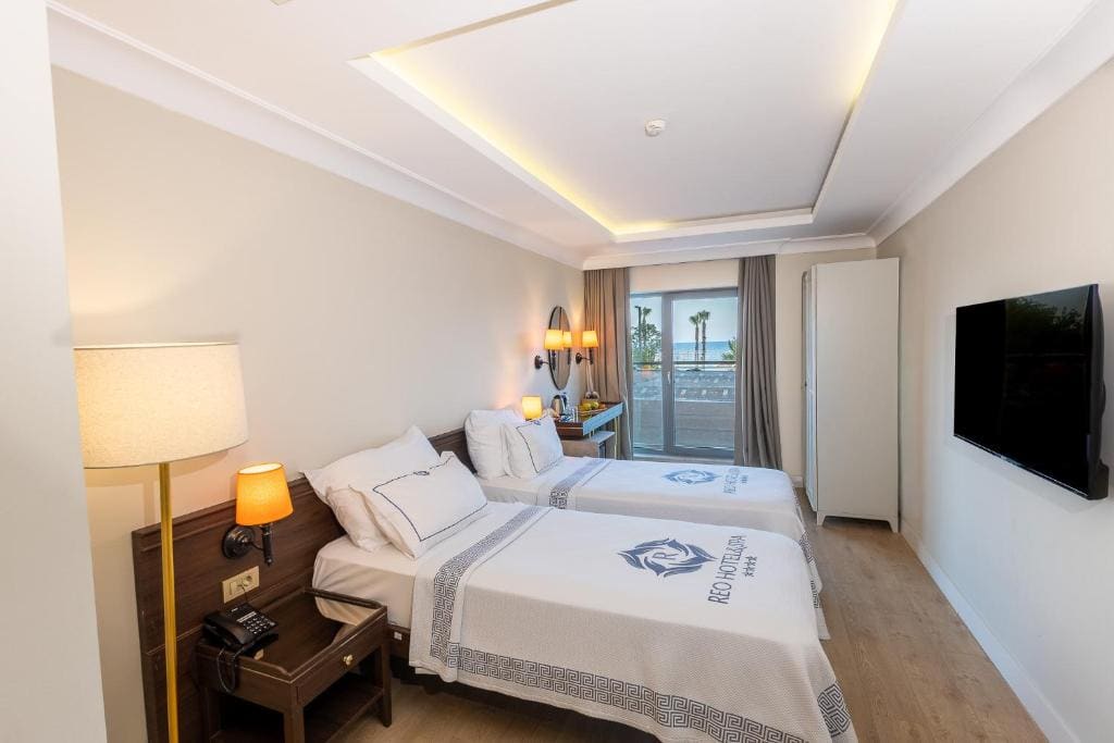 Deluxe Family Room room - Image 1