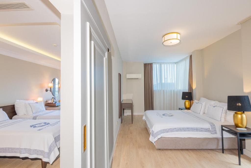 Deluxe Family Room room - Image 3