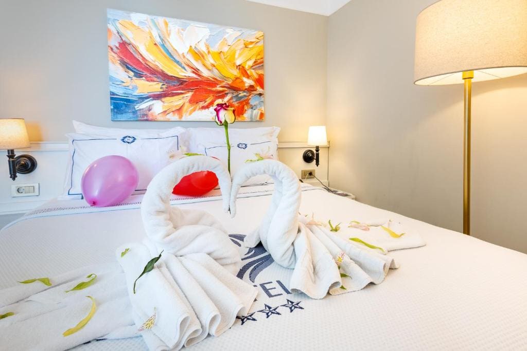Double Room with Sea View room - Image 3