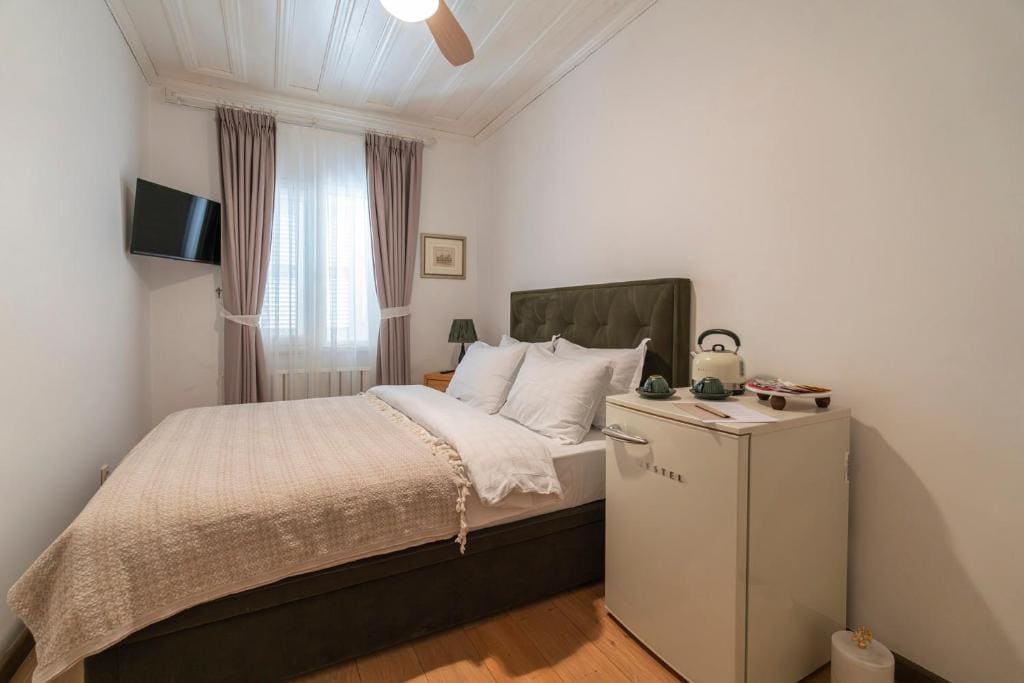 Double or Twin Room with Private Bathroom room - Image 3