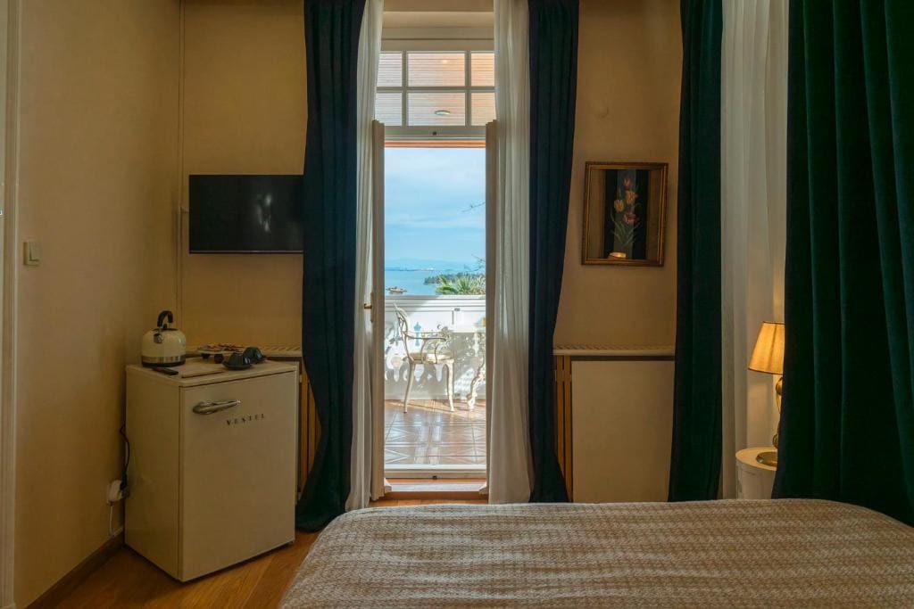 Deluxe Double Room with Balcony and Sea View room - Image 1