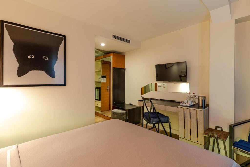 Deluxe King Room room - Image 3