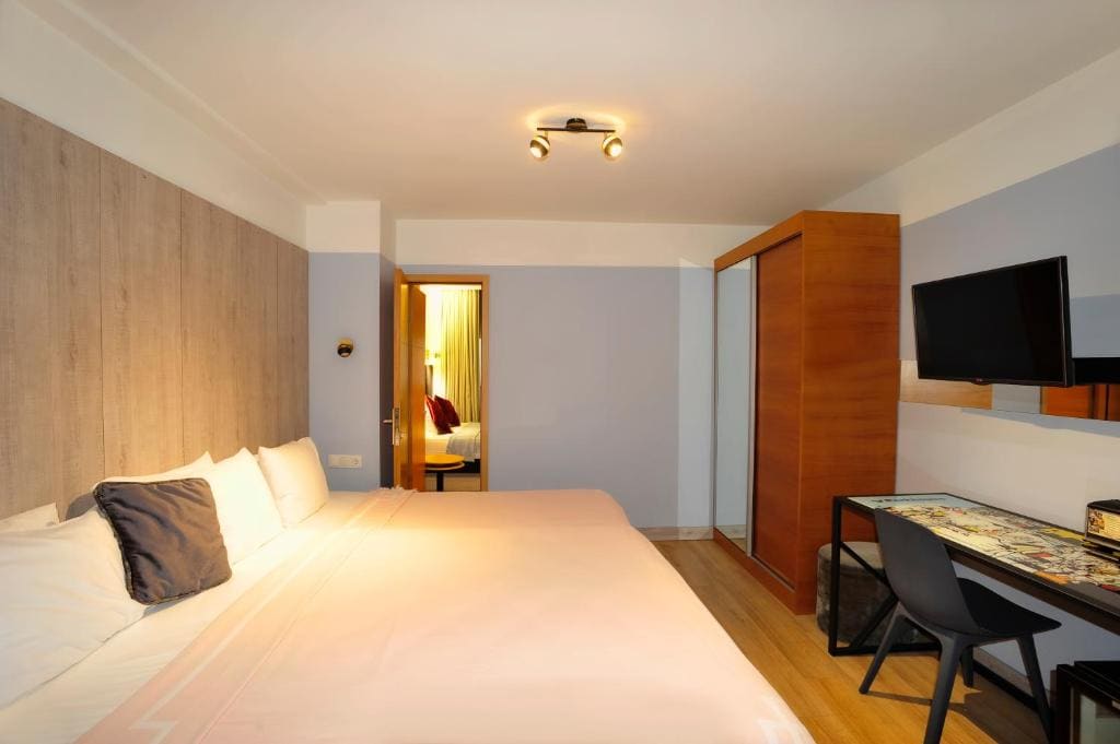 Penthouse Suite with Terrace room - Image 2