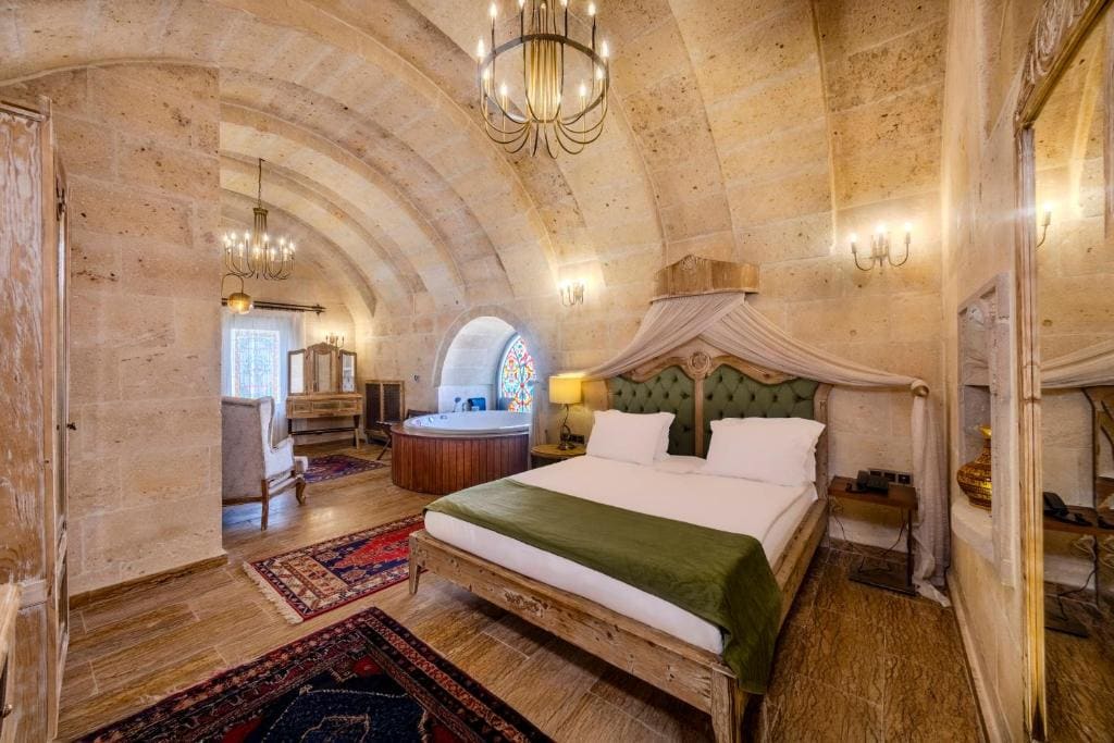 Queen Suite room - Image 3