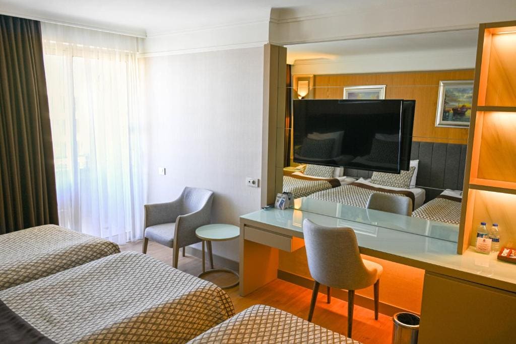 Standard Triple Room with Side Sea View room - Image 2