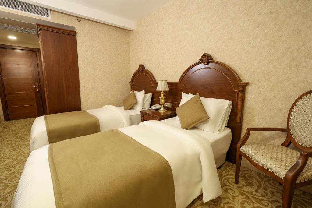 Standard Twin Room room - Image 3