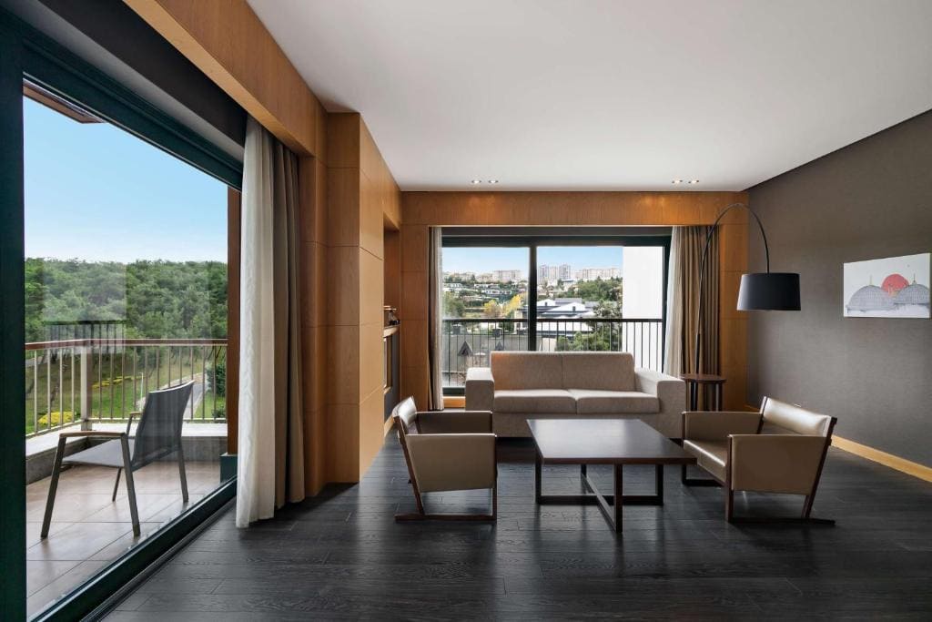 One-Bedroom Suite room - Image 2