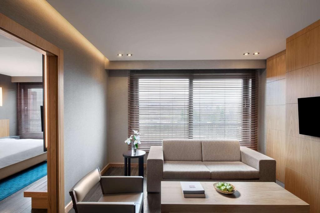 Pool Suite with Sauna and Garden room - Image 3