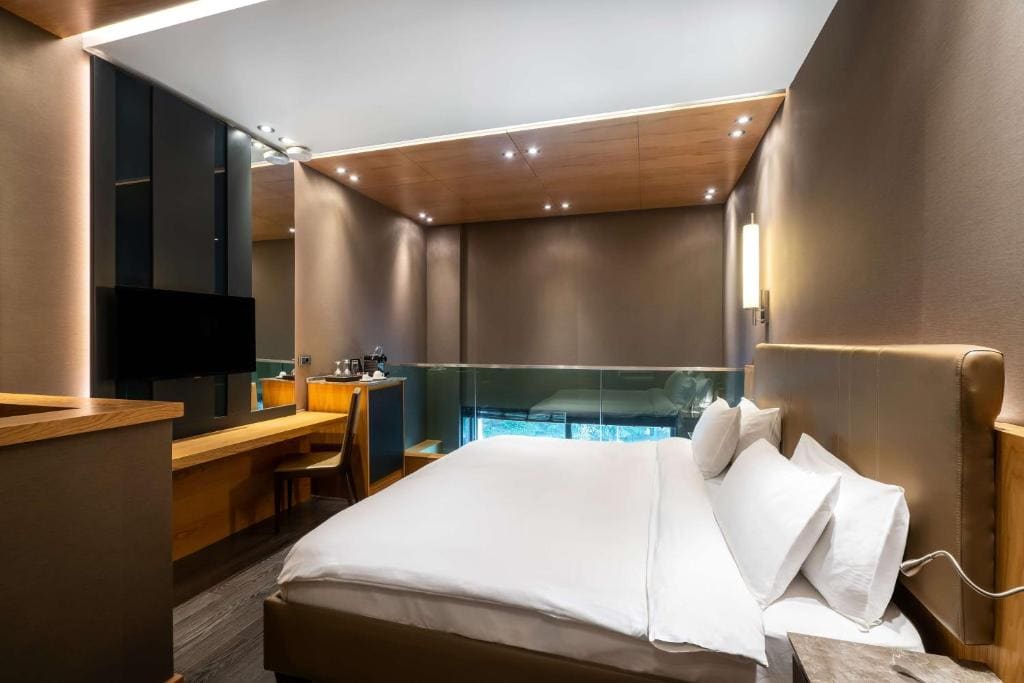 Superior Room with Balcony and Pool View room - Image 2
