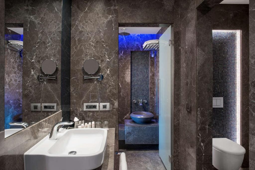 Pool Suite with Sauna and Garden room - Image 2