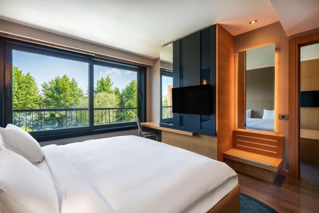 Pool Suite with Sauna and Garden room - Image 1