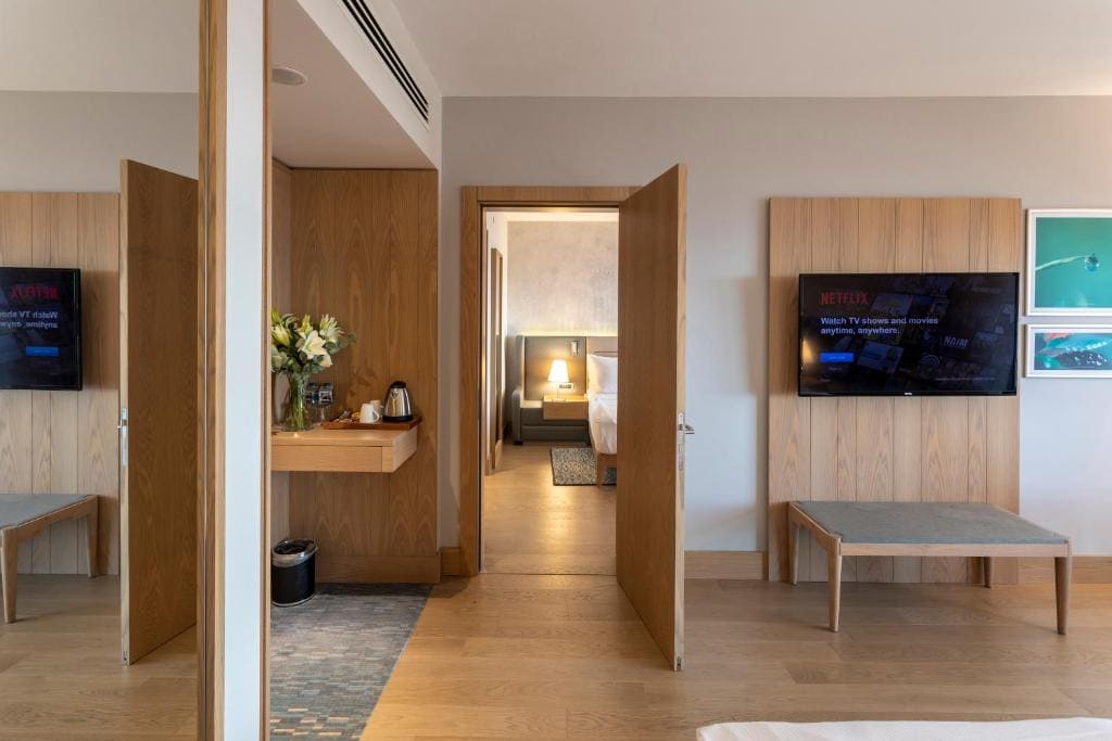 Family Room with Balcony room - Image 3